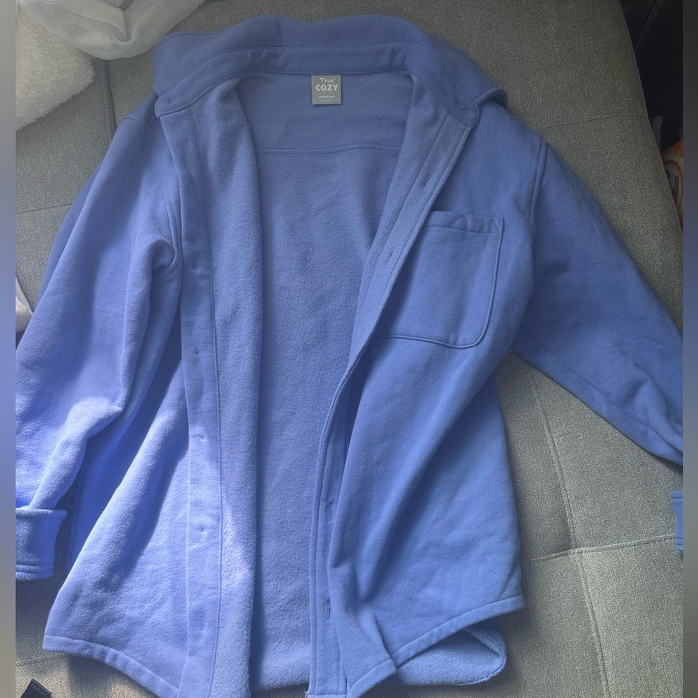 Aritzia- TNA, comfy button up, Size Large